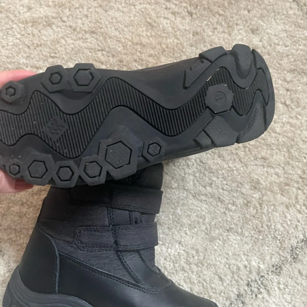 Thermolite boy black snow boots